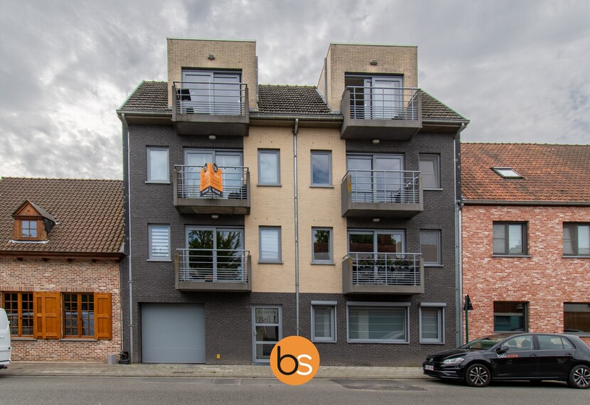 Ruim appartement met 2 slaapkamers en carport