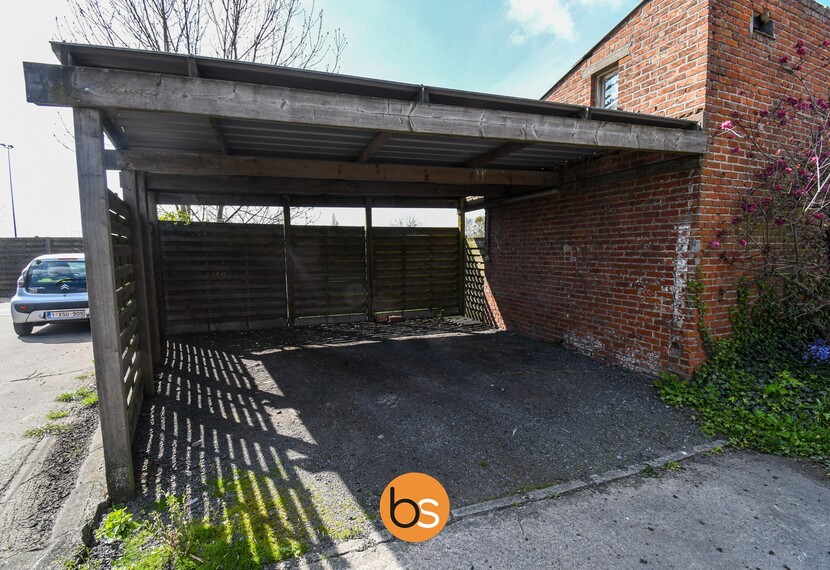 Halfopen bebouwing met 2 slaapkamers en dubbele carport