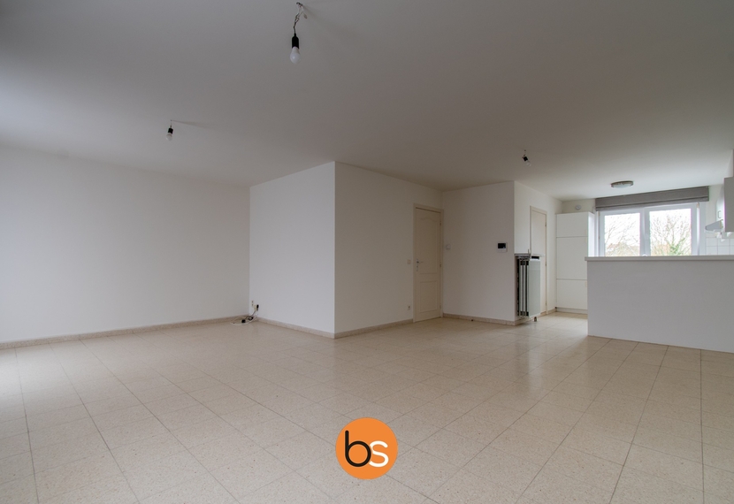 Zeer ruim appartement met 2 slaapkamers, groot terras en garage in Izegem