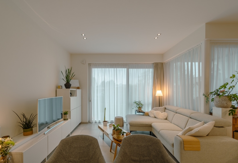 Ruim en energiezuinig gelijkvloers appartement met tuin en zuidgericht terras in Sint-Eloois-Winkel