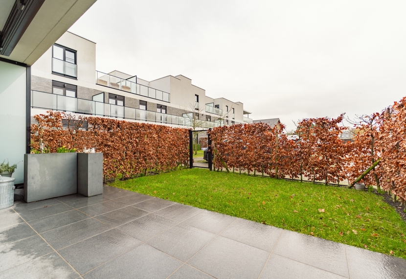 Ruim en energiezuinig gelijkvloers appartement met tuin en zuidgericht terras in Sint-Eloois-Winkel