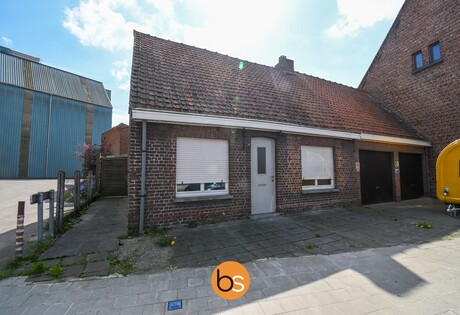 Halfopen bebouwing met 2 slaapkamers en dubbele carport